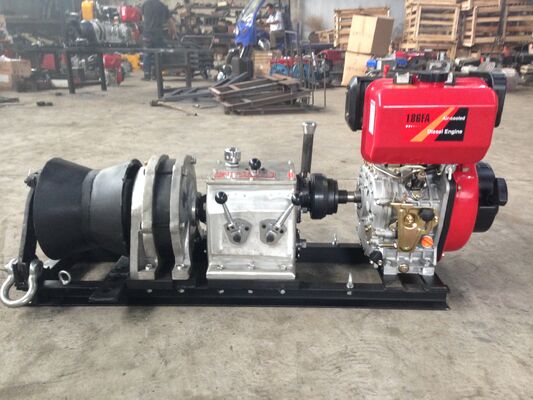 kaufen Dieselbetriebene Kabelwinde mit 5 Tonnen Kapazität mit Hochgeschwindigkeitsbetrieb für die Anbringung von Übertragungsleitungen online manufacture
